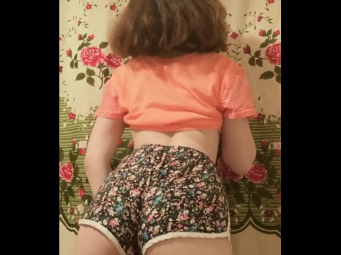 ❤️ Tânără sexy care se dezbracă de pantaloni scurți în fața camerei de filmat at us ro.masseffect1.ru
