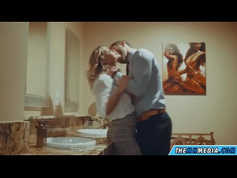 ❤️ Când o blondă cu sânii mari te seduce într-o toaletă publică at us ro.masseffect1.ru